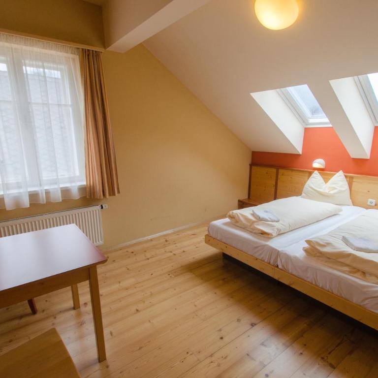 JUFA Hotel Murau - Self Check-in - Familienzimmer mit 2 Schlafzimmern - 5