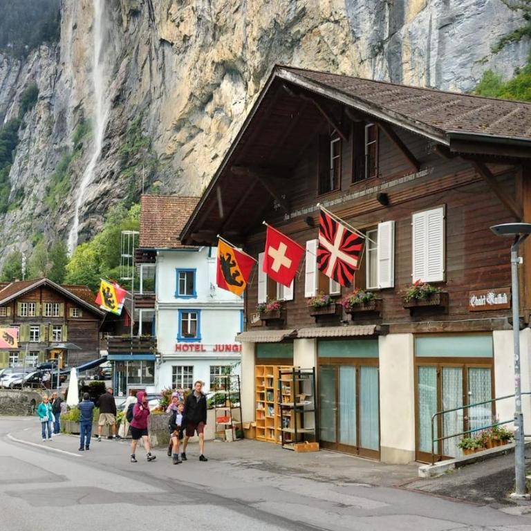 Chalet Maithili Lauterbrunnen -152-Year-Old Majestic Chalet - Chalet - 66