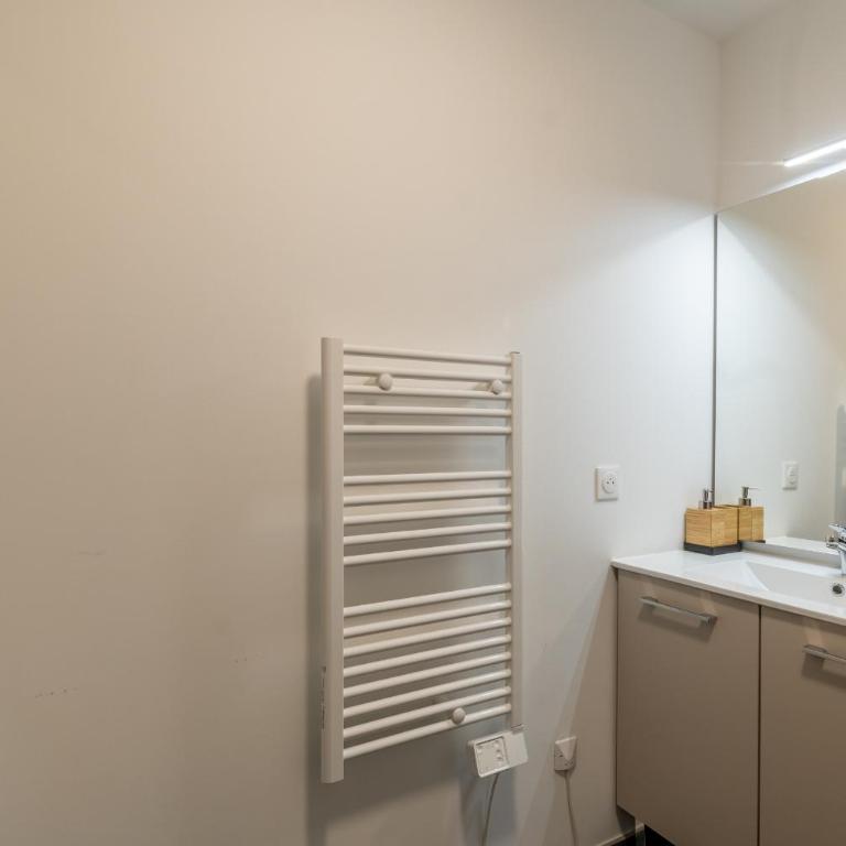 Appartement 70 m2 climatisé avec balcon et parking - Appartement 2 Chambres - 19