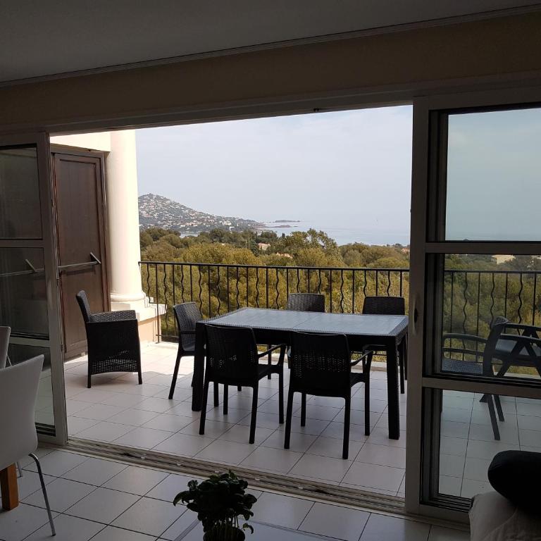 Cap Esterel appart 6 pers vue mer classé 3 etoiles - Apartment mit 2 Schlafzimmern - 12