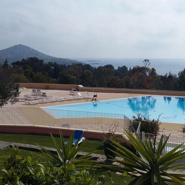 Cap Esterel appart 6 pers vue mer classé 3 etoiles - Apartment mit 2 Schlafzimmern - 18