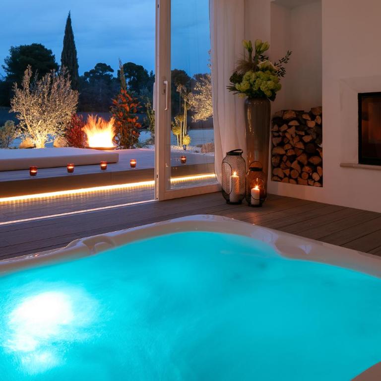 La Bastide de Damien, 5 clefs Demeure d'Exception et Table Remarquable dans le guide Teritoria, JACUZZI Privatif, Cuisine étoilée Dominique Frérard - Suite avec Jacuzzi - 6