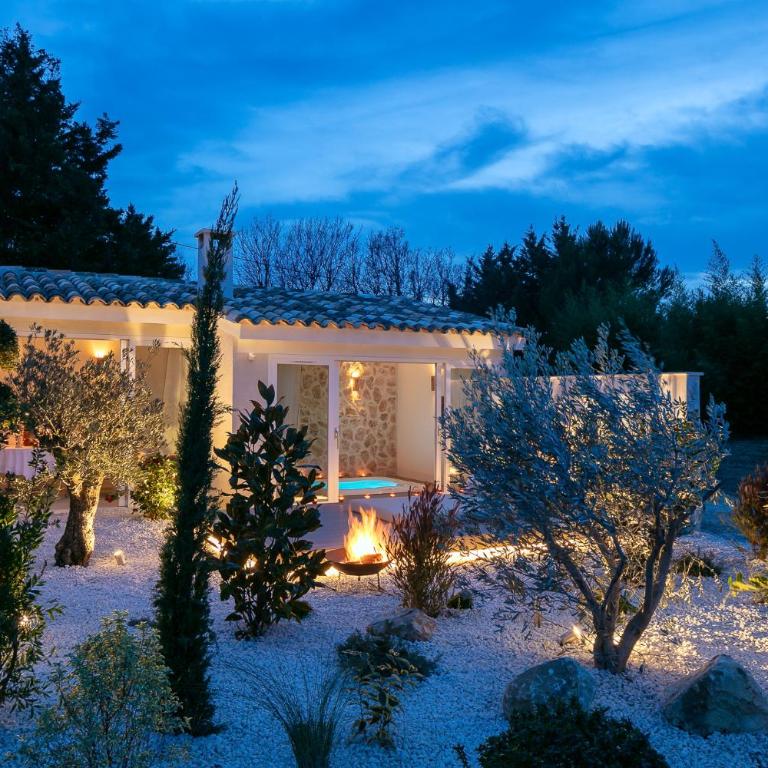 La Bastide de Damien, 5 clefs Demeure d'Exception et Table Remarquable dans le guide Teritoria, JACUZZI Privatif, Cuisine étoilée Dominique Frérard - Suite avec Jacuzzi - 3