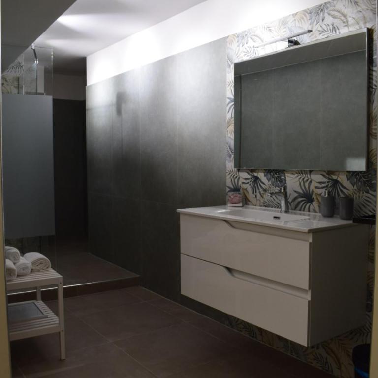 Mirea - Triple Room with Private Bathroom - 12