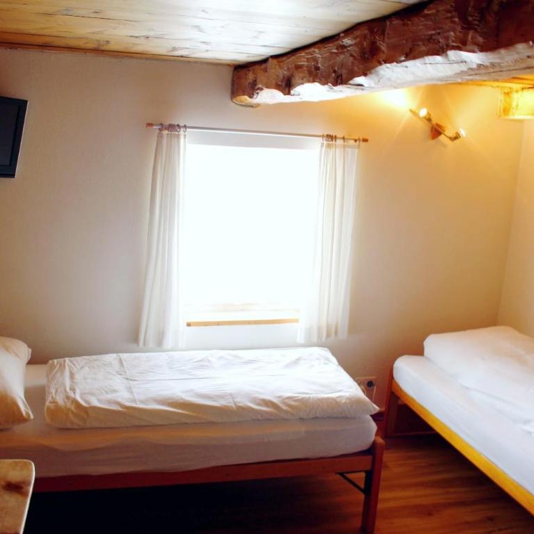 Gasthaus & Hotel Berninahaus - Zweibettzimmer mit eigenem Bad - 4