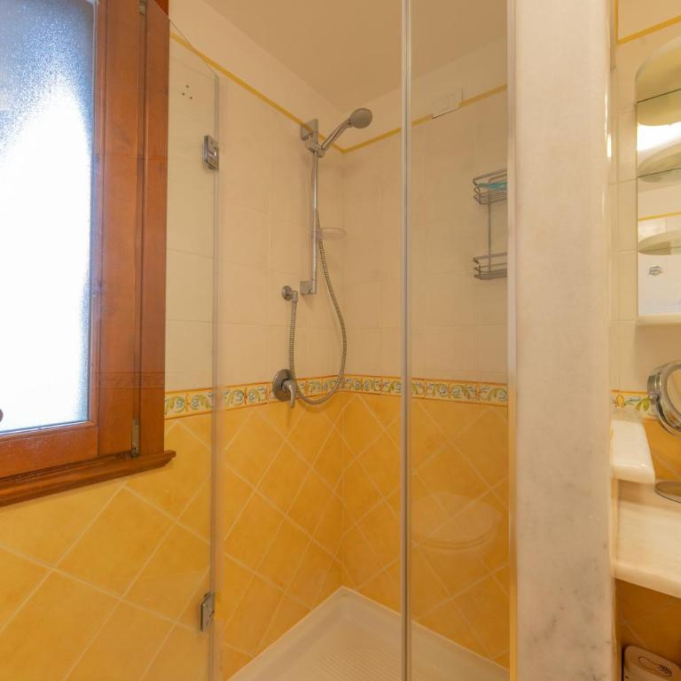 Villa Seaside - Three-Bedroom Villa - 27