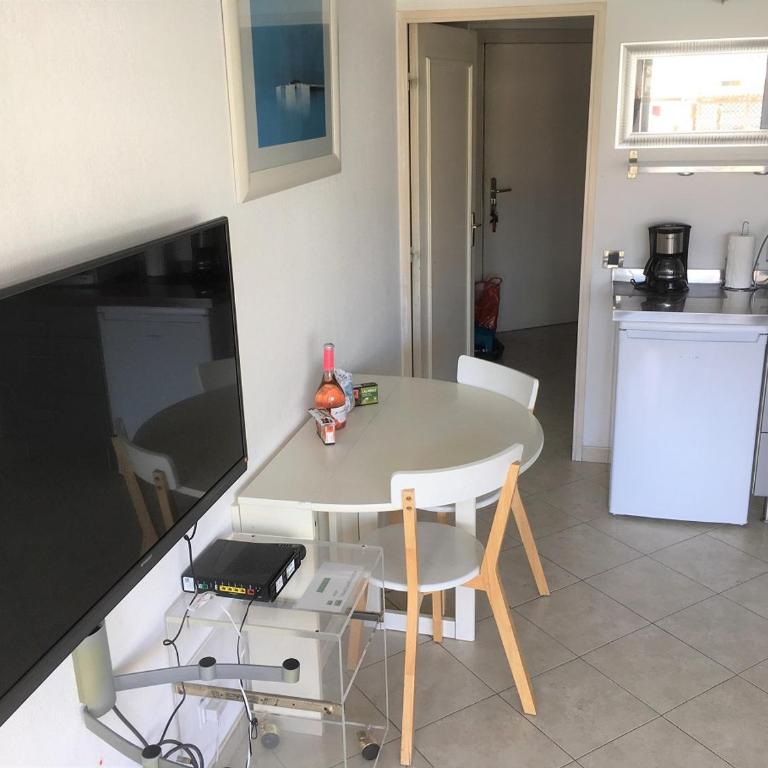 Agréable appartement 4 personnes à Villeneuve-Loubet Plage, piscine, mer, commerces à proximité - Apartamento con vistas a la piscina - 6