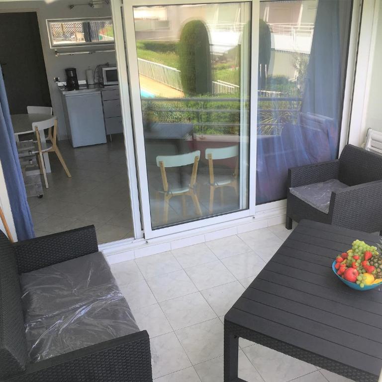 Agréable appartement 4 personnes à Villeneuve-Loubet Plage, piscine, mer, commerces à proximité - Apartamento con vistas a la piscina - 12