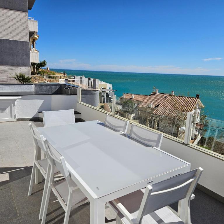 FANTÁSTICO DÚPLEX CON VISTAS IMPRESIONANTES AL MAR - Apartamento - 33