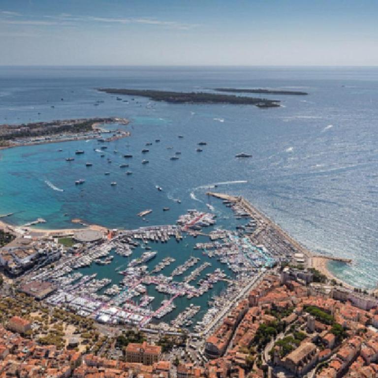 Beach House Cannes - Plages du Midi- 3 Ch - 3 Sdd - 2 wc - Fibre - Pkgs - Maison de Ville 3 Chambres - 78