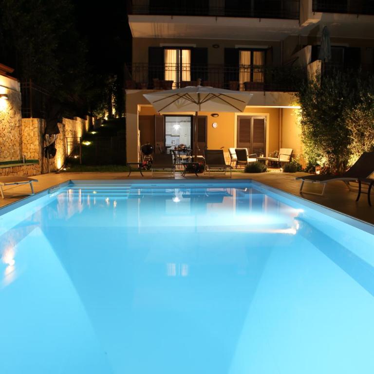 DOMUS AURIGE - Deluxe Double or Twin Room with Spa Bath - 24