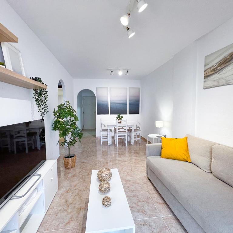 Family apartment in Playa de Carvajal, Benalmádena - Apartamento de 2 dormitorios - 11