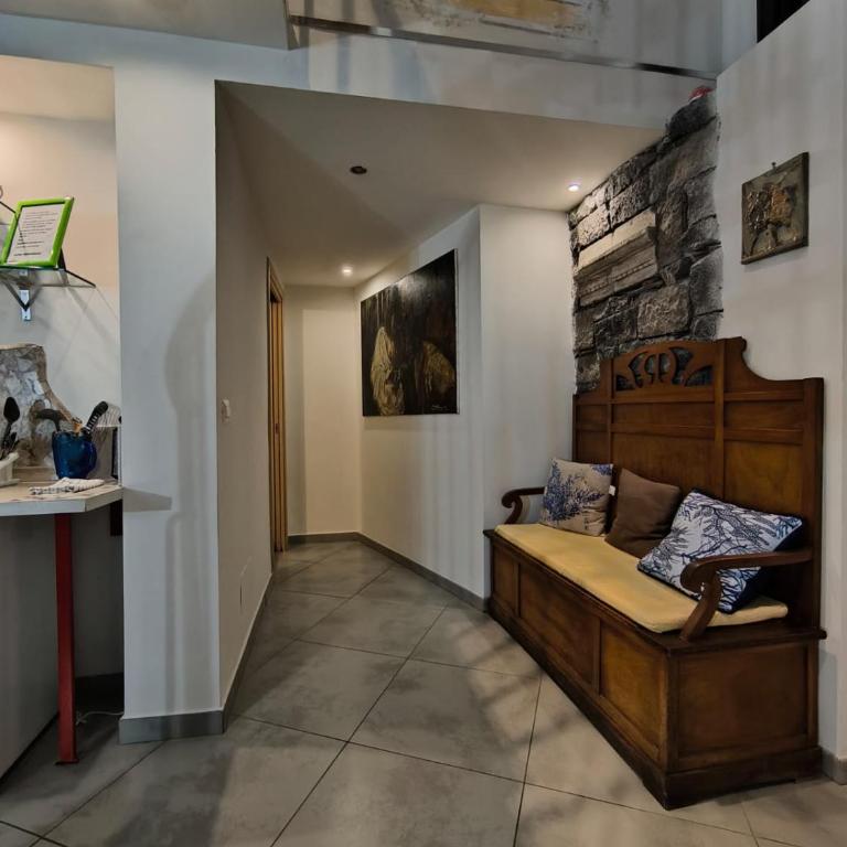 Loft House - Large Double Room - 11