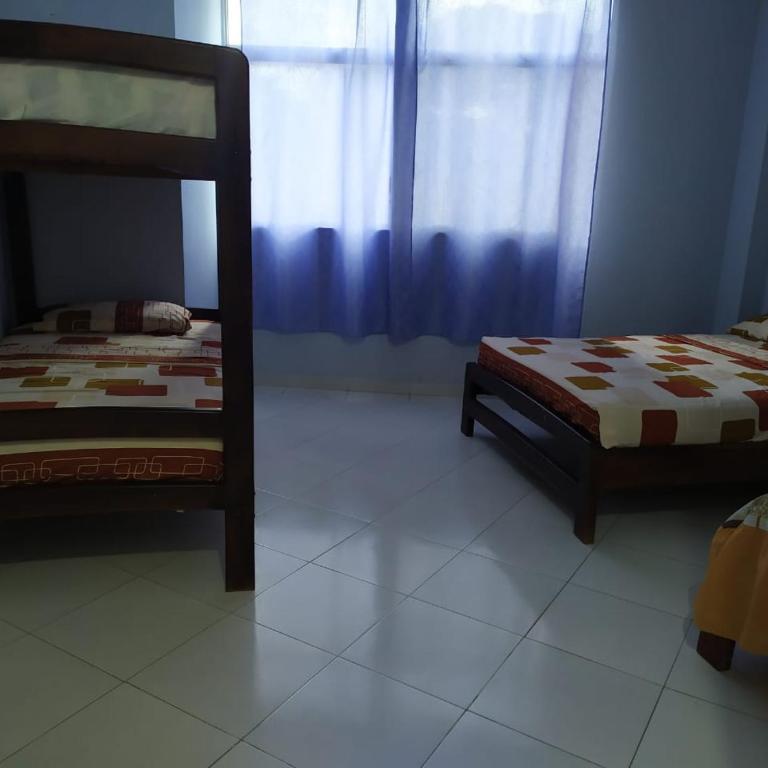 Hotel Salduba - Family Room with Private Bathroom - 9