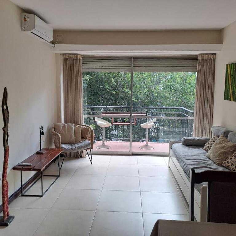 Luminoso y cálido DOS ambientes en excelente ubicación PLAZA MITRE - Apartamento de 1 dormitorio - 1
