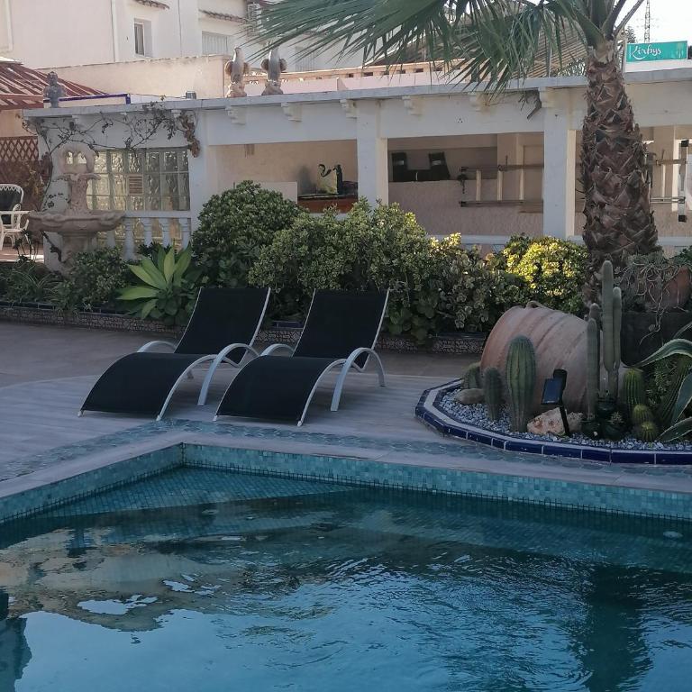 Spanish Villa with private pool - Three-Bedroom Villa - 6