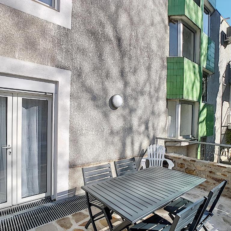F2 avec terrasse, proche Thermes, animaux acceptés, wifi, parking - FR-1-451-25 - Apartamento de 1 dormitorio - 2