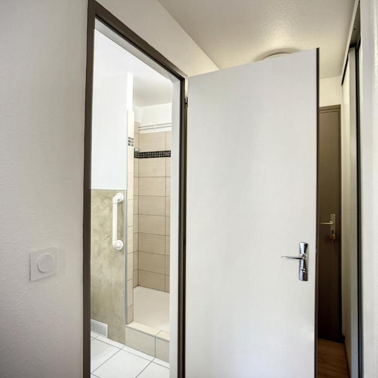 Charmant F2 avec Terrasse, Proche Thermes et Centre-Ville - Animaux Bienvenus, Wifi Inclus - FR-1-451-205 - Apartamento de 1 dormitorio - 11