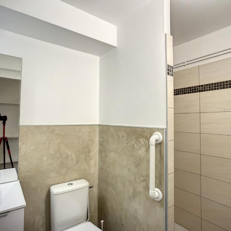 Charmant F2 avec Terrasse, Proche Thermes et Centre-Ville - Animaux Bienvenus, Wifi Inclus - FR-1-451-205 - Apartamento de 1 dormitorio - 14