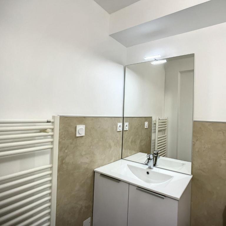 Charmant F2 avec Terrasse, Proche Thermes et Centre-Ville - Animaux Bienvenus, Wifi Inclus - FR-1-451-205 - Apartamento de 1 dormitorio - 15