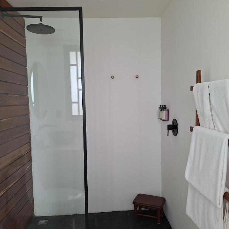 BT Rooms Tulum - Habitación con cama extragrande y vistas a la piscina - 18