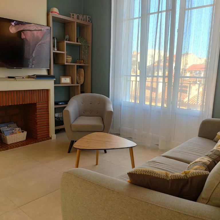Superbe T3 climatisé - vue port de plaisance - centre historique - balcon - WIFI - 5e avec ascenseur - Appartamento con 2 Camere da Letto - 9