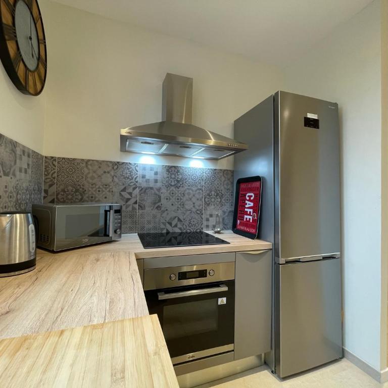 Superbe T3 climatisé - vue port de plaisance - centre historique - balcon - WIFI - 5e avec ascenseur - Appartamento con 2 Camere da Letto - 14