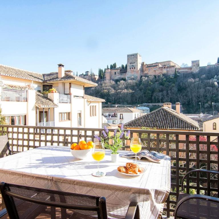ChezmoiHomes Unique Alhambra Views - Apartment with Terrace - 11