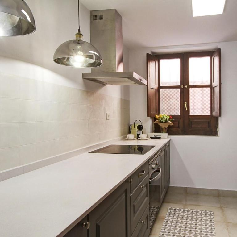 ChezmoiHomes Unique Alhambra Views - Apartment with Terrace - 19