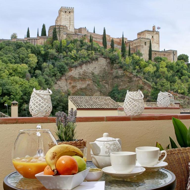 ChezmoiHomes Unique Alhambra Views - Apartment with Terrace - 23