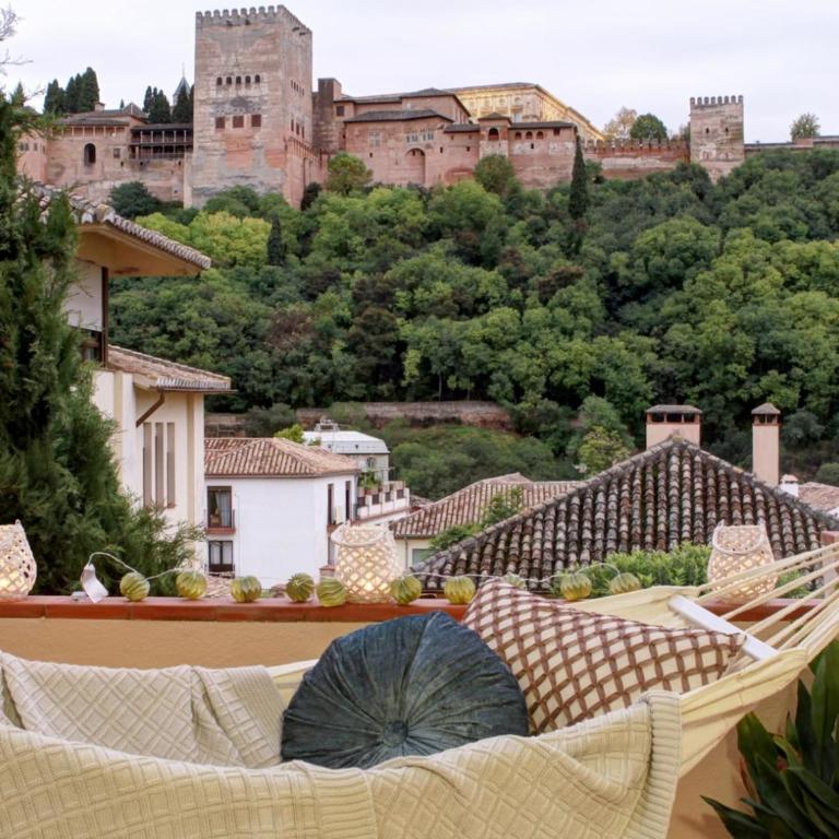 ChezmoiHomes Unique Alhambra Views - Apartment with Terrace - 24