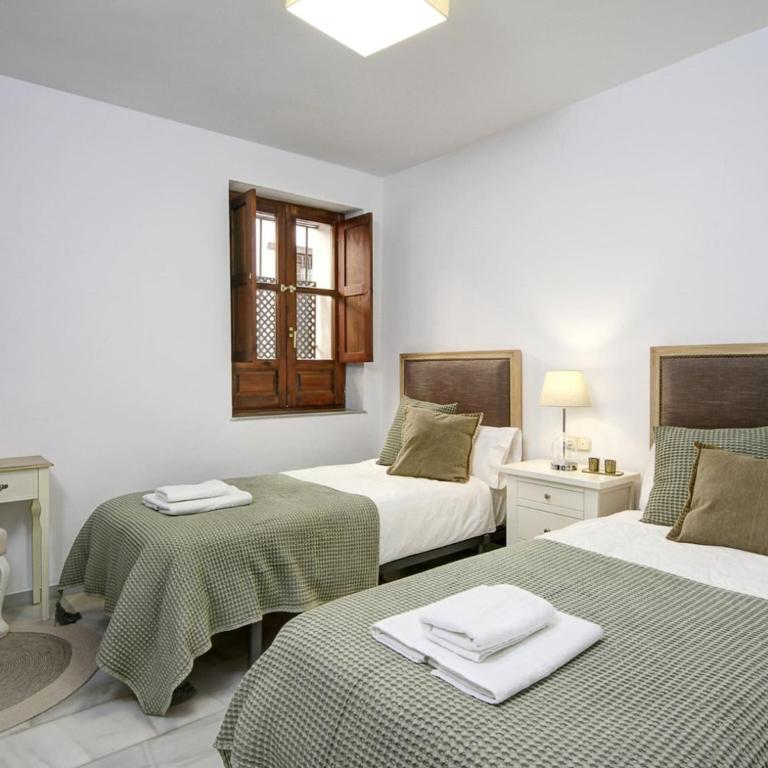 ChezmoiHomes Unique Alhambra Views - Apartment with Terrace - 29