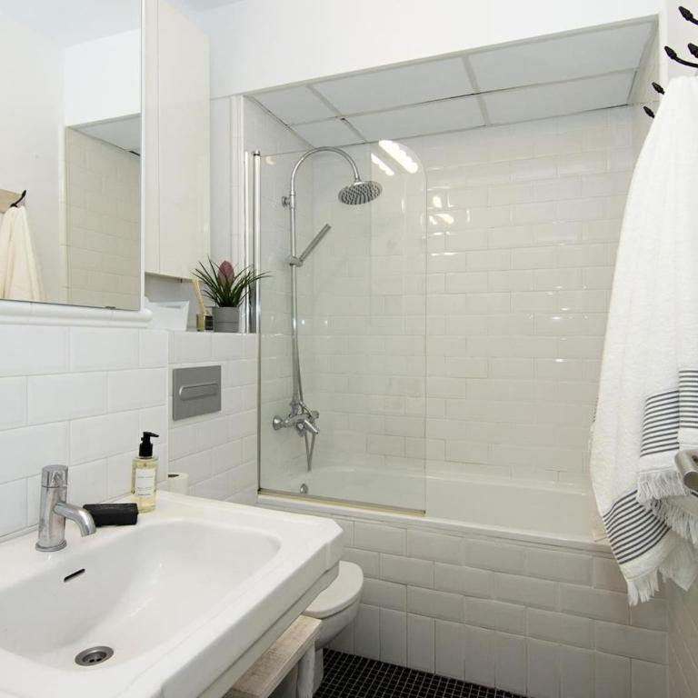ChezmoiHomes Alhambra Boutique Terrace - Two-Bedroom House - 10