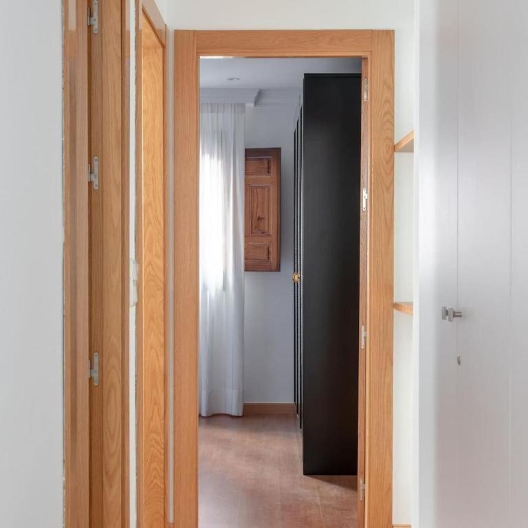 ChezmoiHomes Gran Via house with parking - Two-Bedroom Villa - 9