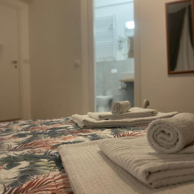 Cavour16 rent bedrooms - Camera King con Balcone - 4