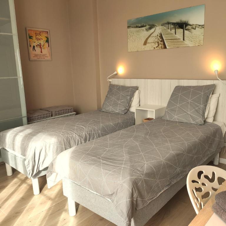 Superbe T3 climatisé - vue port de plaisance - centre historique - balcon - WIFI - 5e avec ascenseur - Appartamento con 2 Camere da Letto - 21