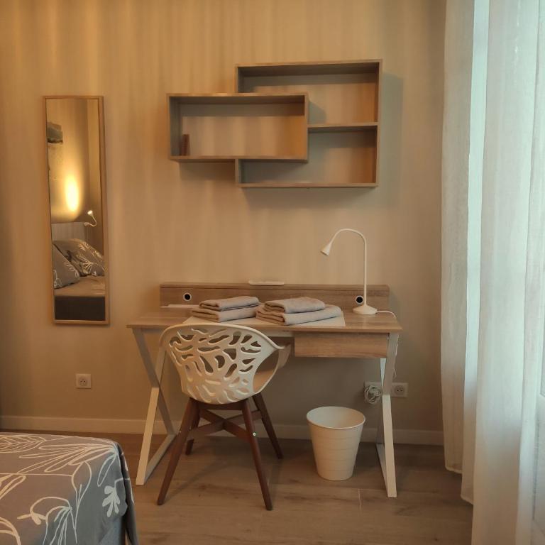 Superbe T3 climatisé - vue port de plaisance - centre historique - balcon - WIFI - 5e avec ascenseur - Appartamento con 2 Camere da Letto - 23