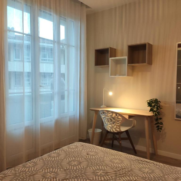 Superbe T3 climatisé - vue port de plaisance - centre historique - balcon - WIFI - 5e avec ascenseur - Appartamento con 2 Camere da Letto - 30