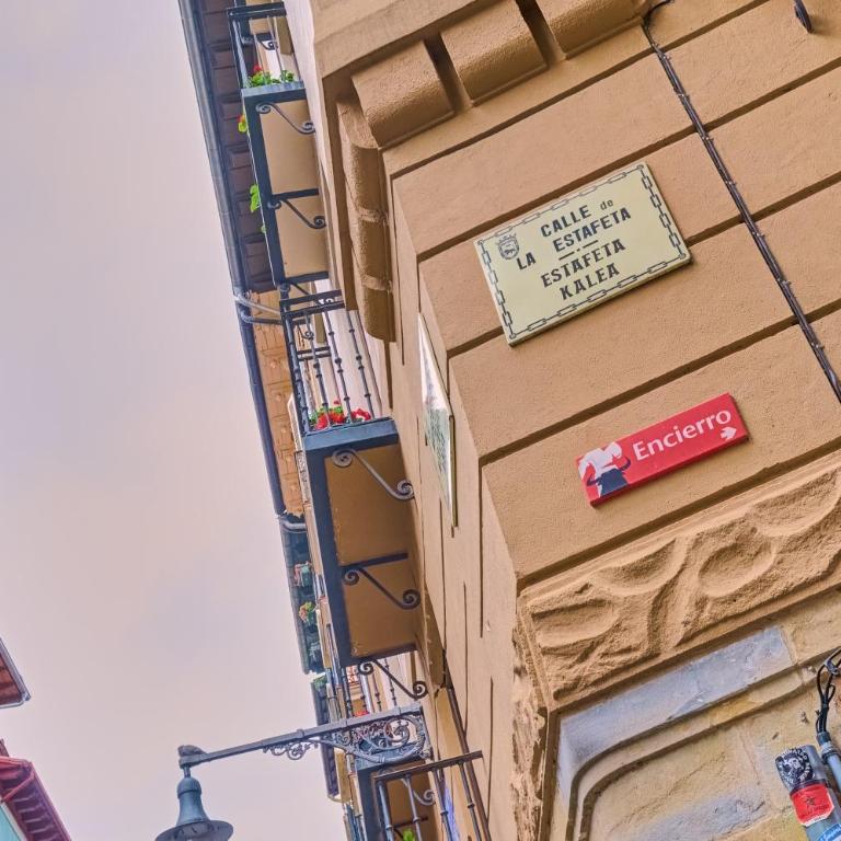 Corazón de Pamplona - Two-Bedroom Apartment - 28