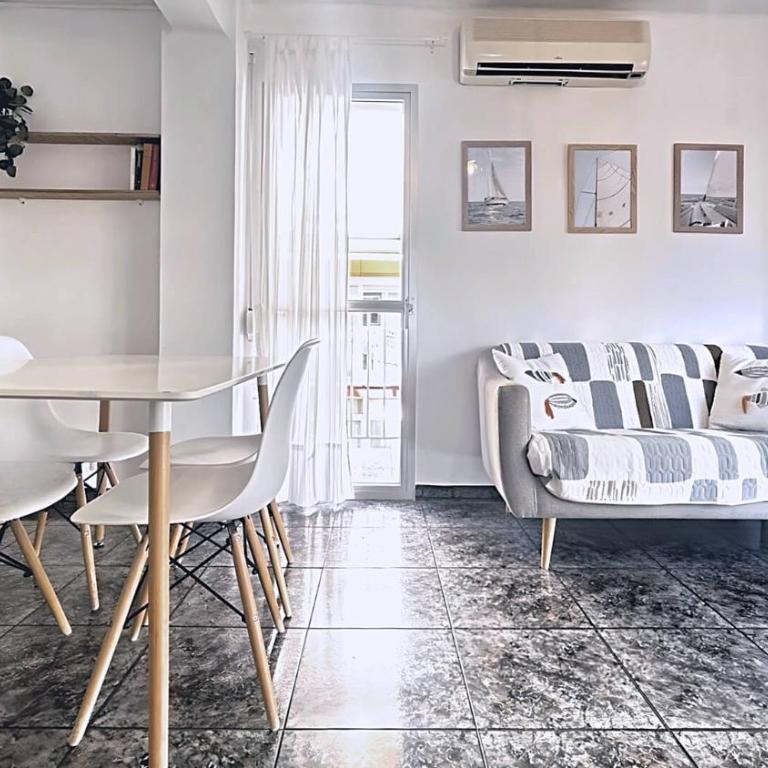 Little Sailboat - Apartamento centro de Torre del Mar - Three-Bedroom Apartment - 1