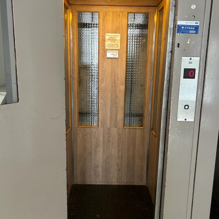 Superbe T3 climatisé - vue port de plaisance - centre historique - balcon - WIFI - 5e avec ascenseur - Appartamento con 2 Camere da Letto - 41