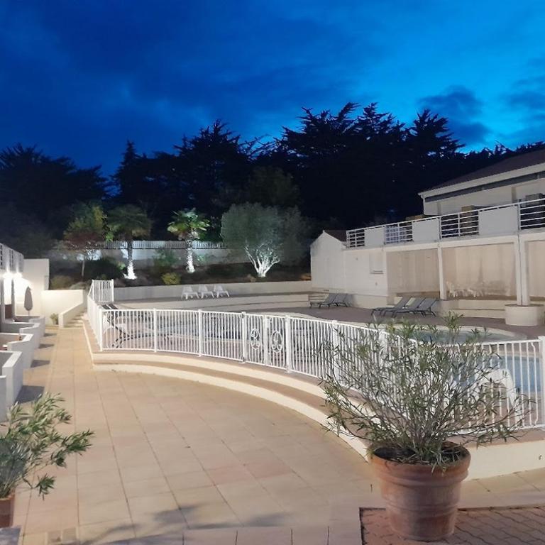RÉSID'AZUR APPARTEMENT T2-PMR- Piscine privée - Appartement - Vue sur Piscine - 44