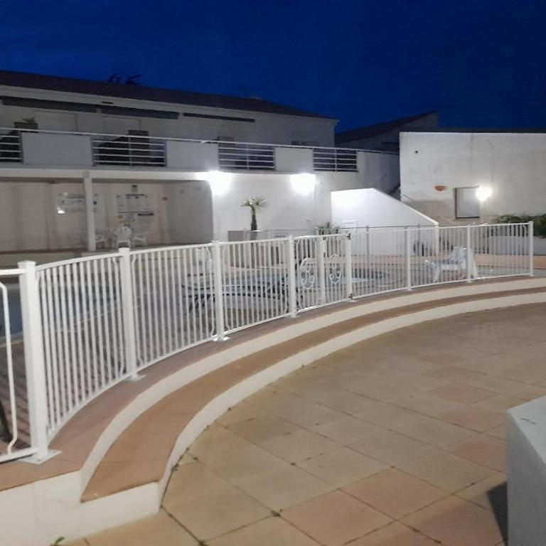 RÉSID'AZUR APPARTEMENT T2-PMR- Piscine privée - Appartement - Vue sur Piscine - 52