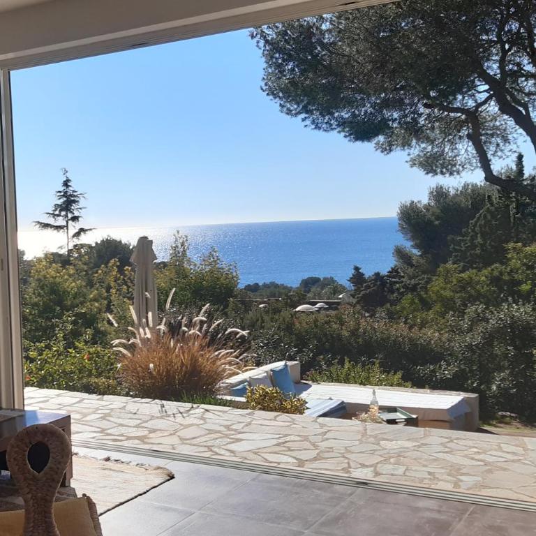 VILLA ANADINE - Aiguebonne BOULOURIS - PLEINE VUE MER - À 5 minutes à pied de la plage - Climatisée - Villa 3 Chambres - 1