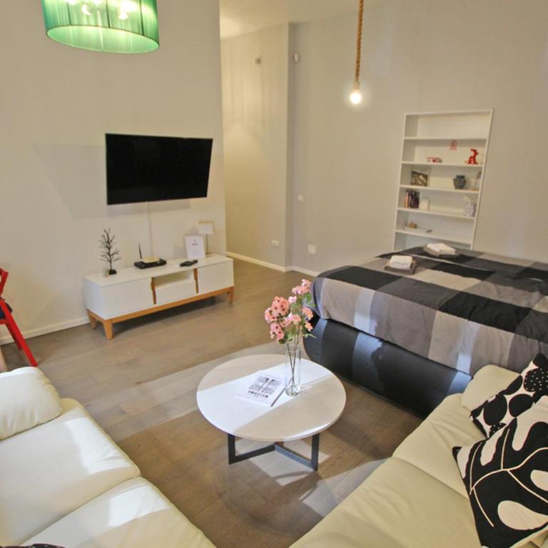EAST spacious studio apt in the heart of Sarajevo - Apartman sa 1 Spavaćom Sobom - 1