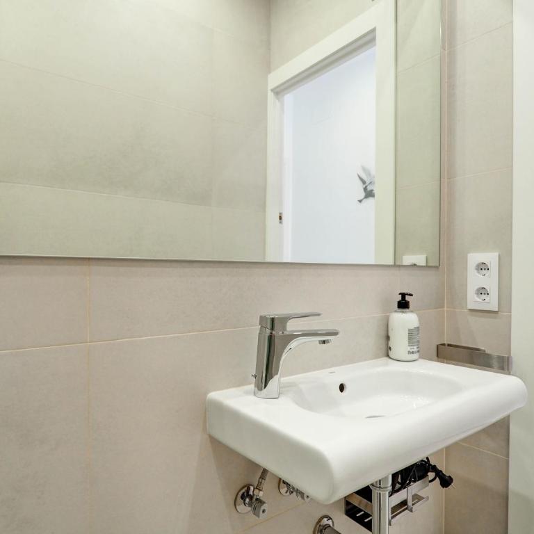 Sitges with pool near beach by Hello Homes Sitges - Apartamento de 2 dormitorios - 43