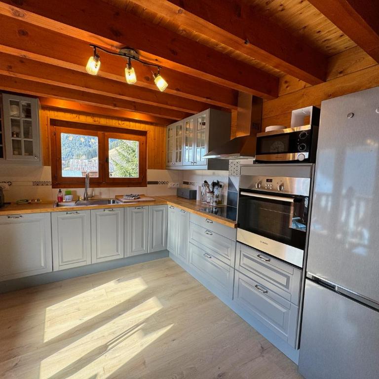 Charming, cosy chalet nestled in a breathtaking surrounding with spectacular, stunning mountain views - Chalet - 19