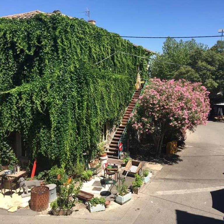 Une pause en Provence au Village des antiquaires de la Gare - Appartement 3 Chambres - 3