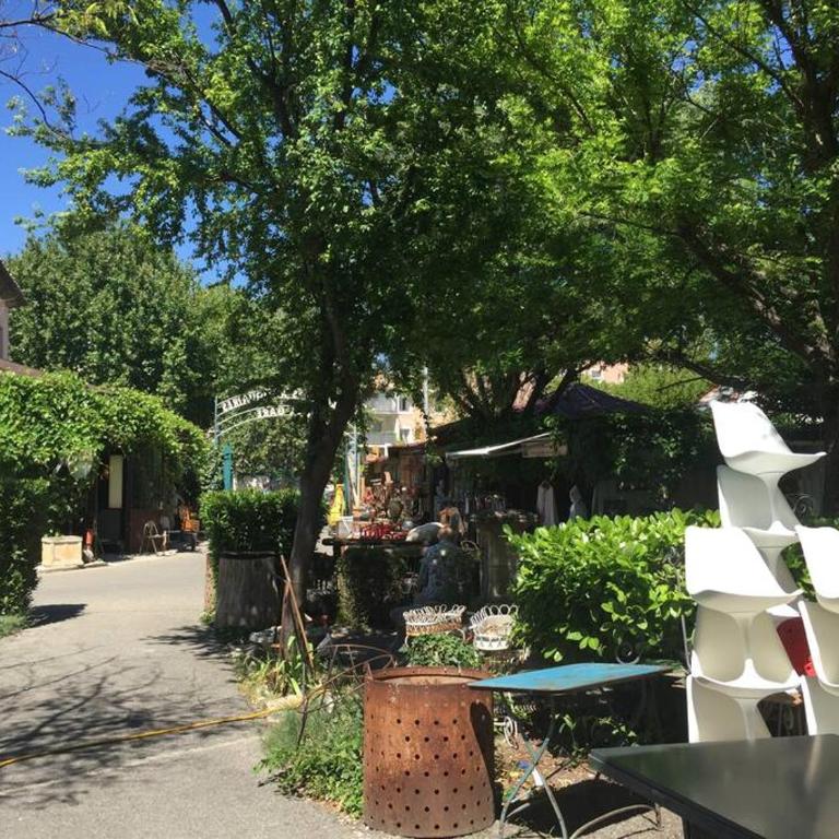 Une pause en Provence au Village des antiquaires de la Gare - Appartement 3 Chambres - 17
