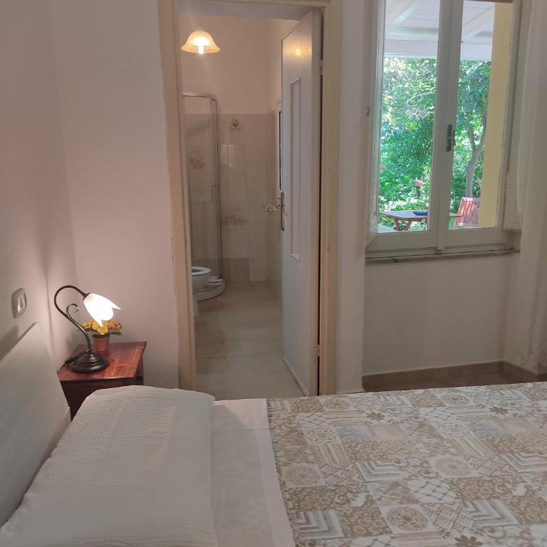 Domo Janas Affittacamere Guesthouse - Habitación Doble con cama supletoria - 2